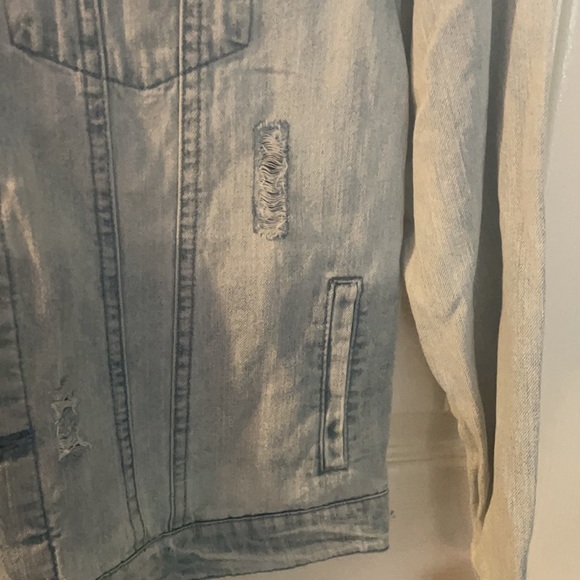 Girls size L(9-10) distressed jean coat. - Picture 5 of 9